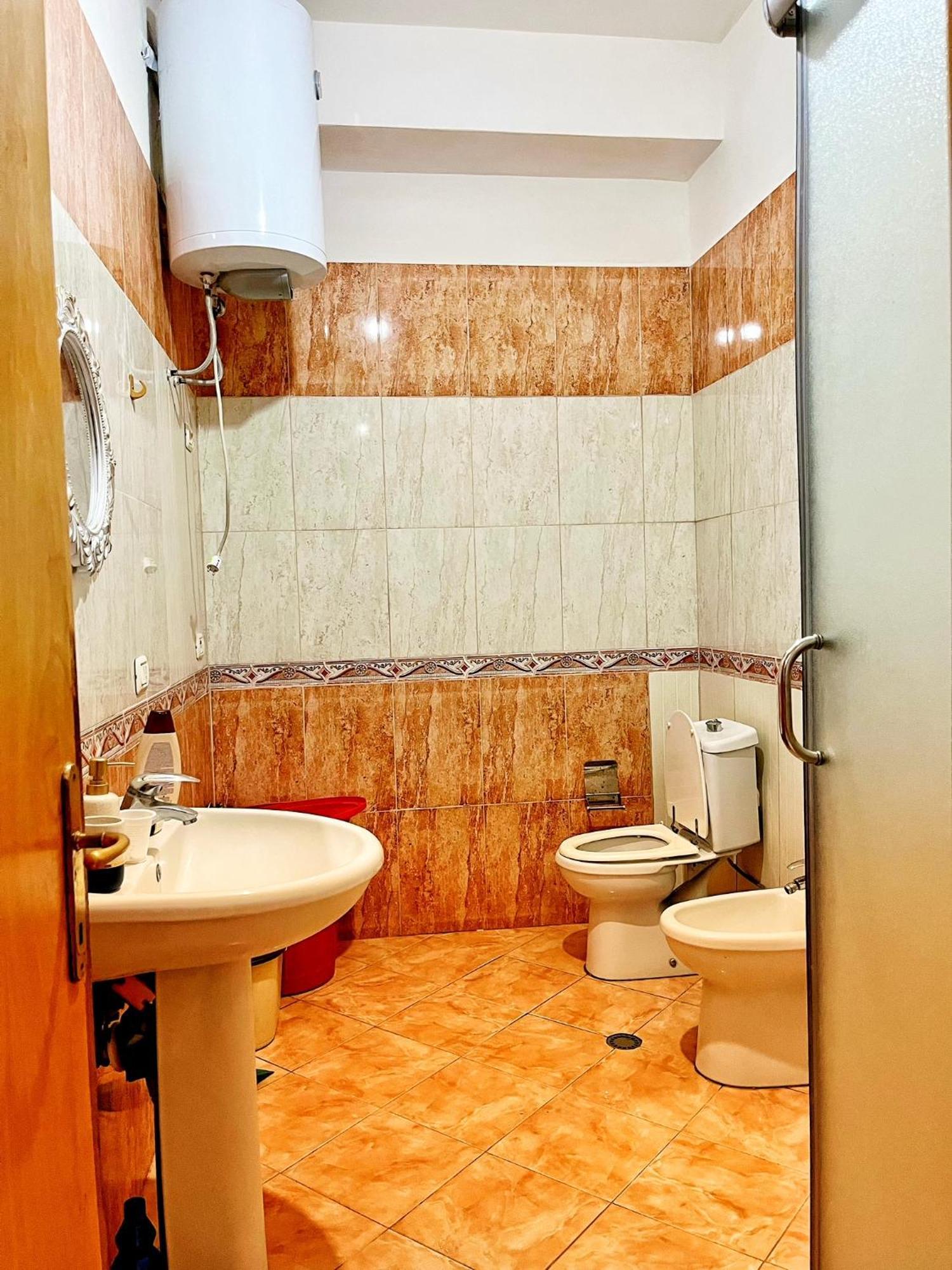 Emperius Rentroom Apartment *